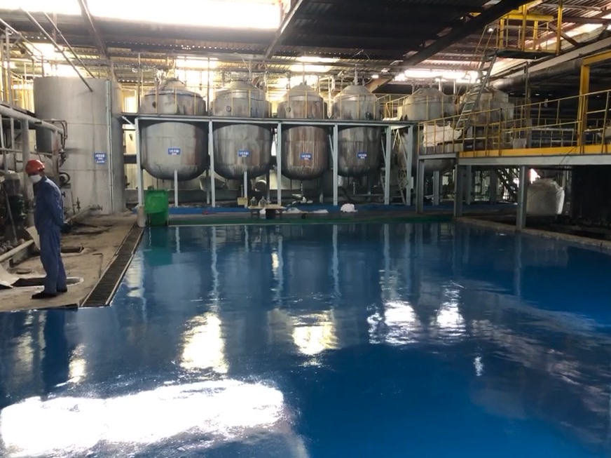 中和化料车间一角